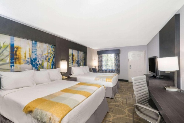 Days Inn by Wyndham Asheville North image 13