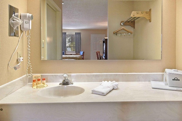 Days Inn by Wyndham Asheville North Main image